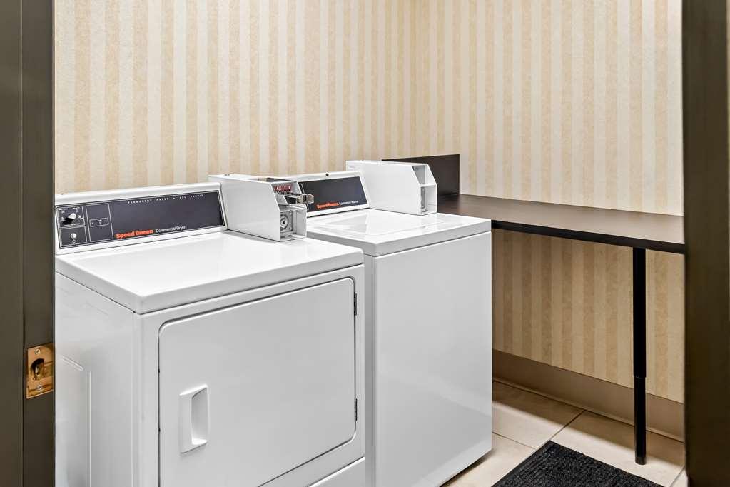 Red Lion Airport Hotel 3*