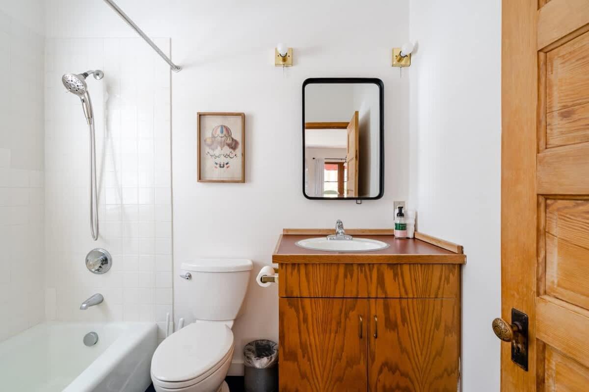 - 4br Preserved 1907 Classic Craftsman Holiday home *