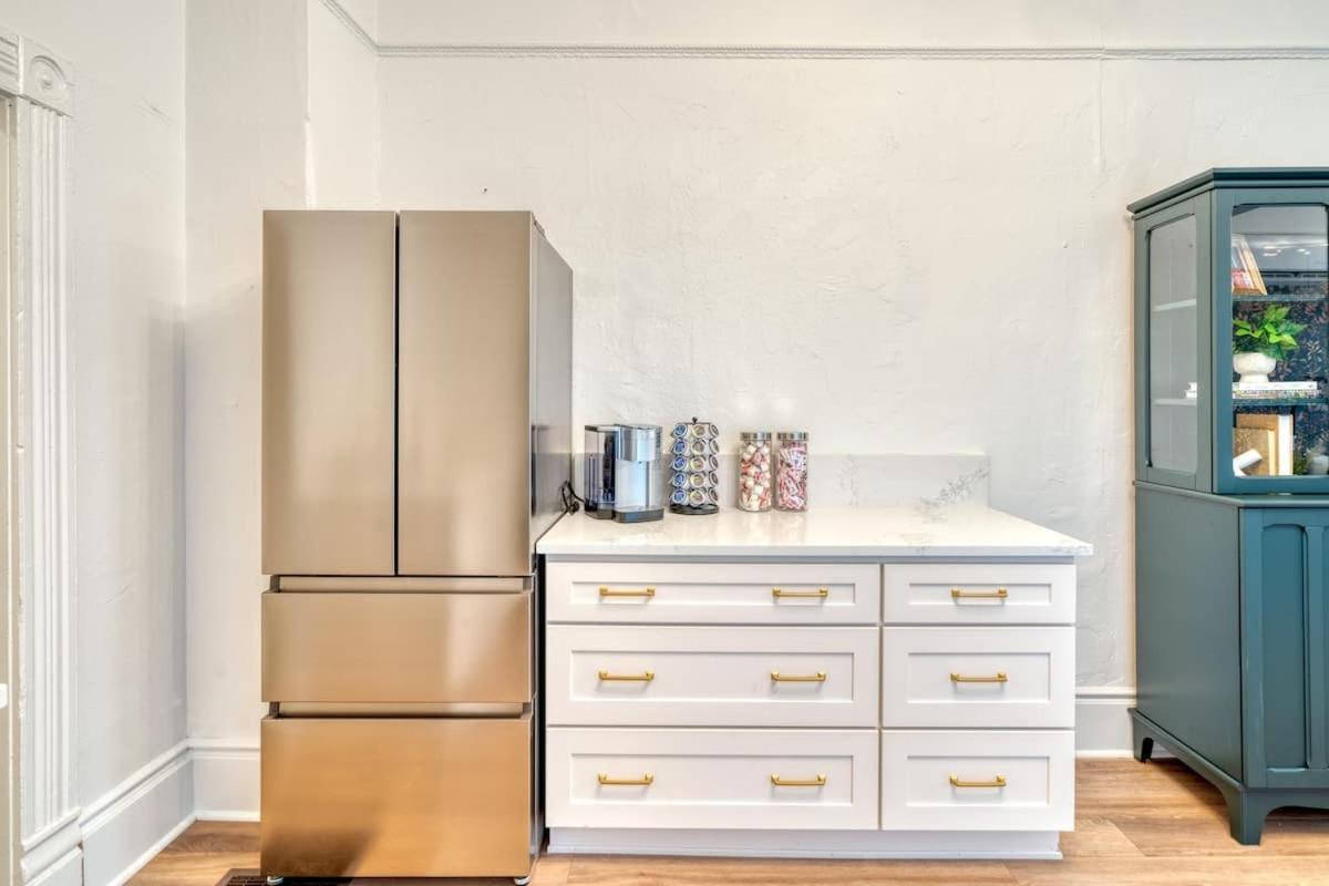- Historic Queen Anne Vernacular - 95 Walkscore Apartment *