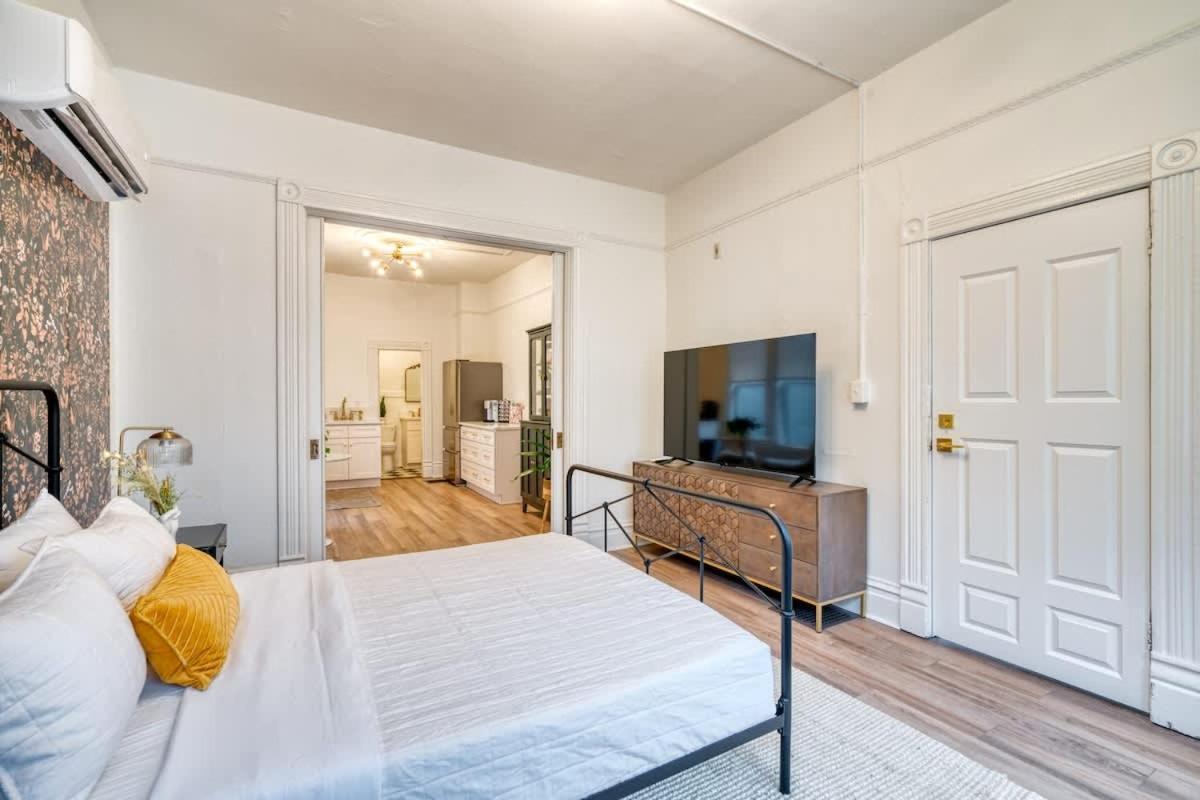 Apartment - Historic Queen Anne Vernacular - 95 Walkscore *