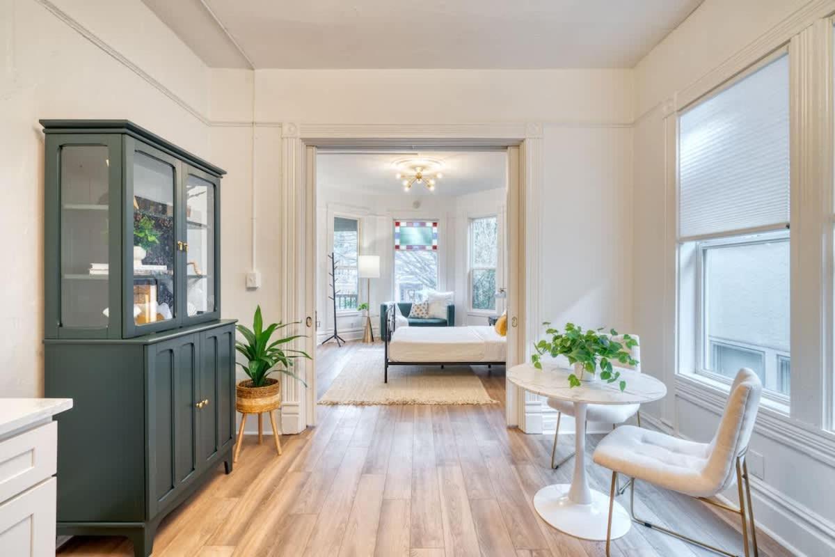 - Historic Queen Anne Vernacular - 95 Walkscore * Portland