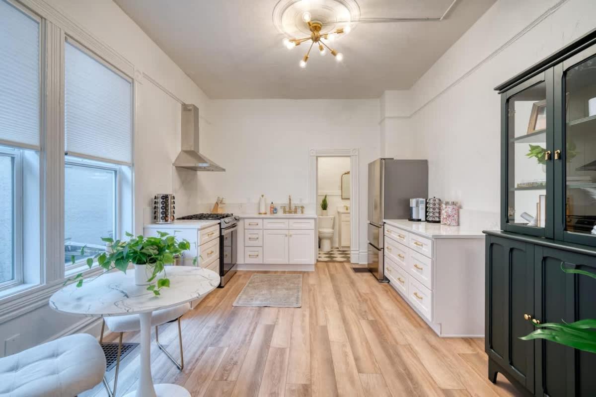 Apartment - Historic Queen Anne Vernacular - 95 Walkscore
