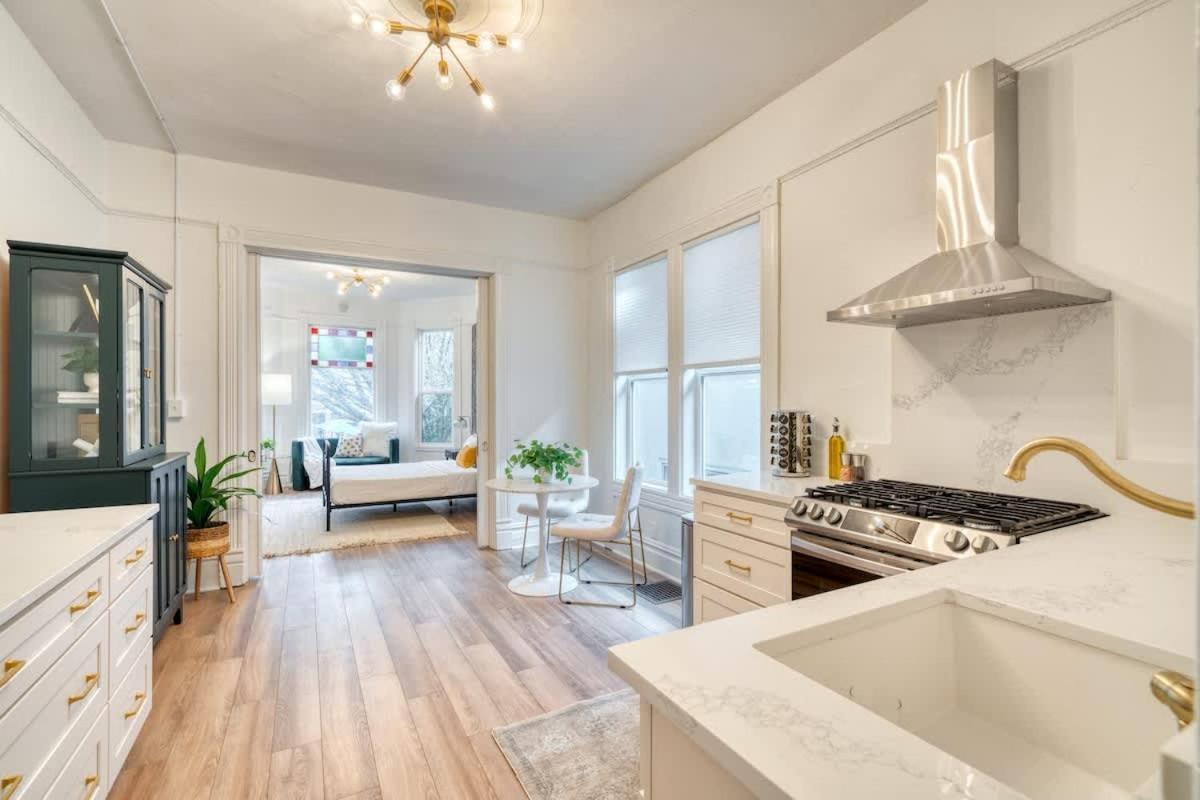Apartment - Historic Queen Anne Vernacular - 95 Walkscore *
