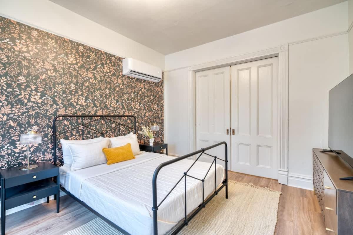 Apartment - Historic Queen Anne Vernacular - 95 Walkscore *