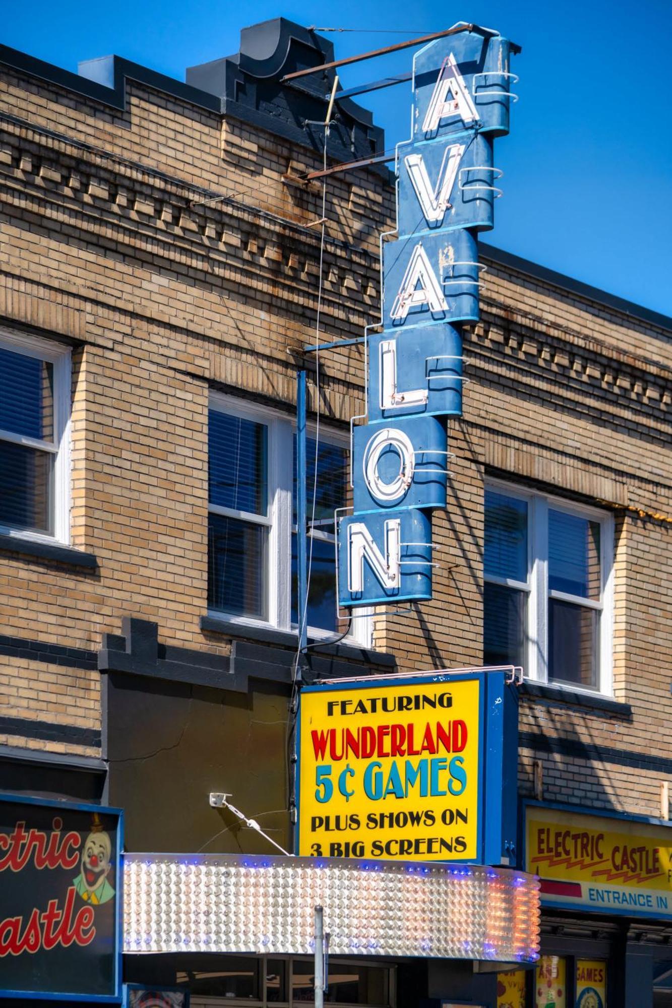 - Historic Queen Anne Vernacular - 95 Walkscore Apartment *