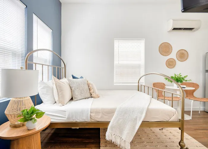 Stay Portland Collection - Beach Vibes Getaway Near Burnside & Laurelhurst!
