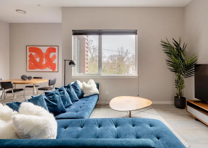 Retro Modern 2-Bedroom With 90 Walkscore