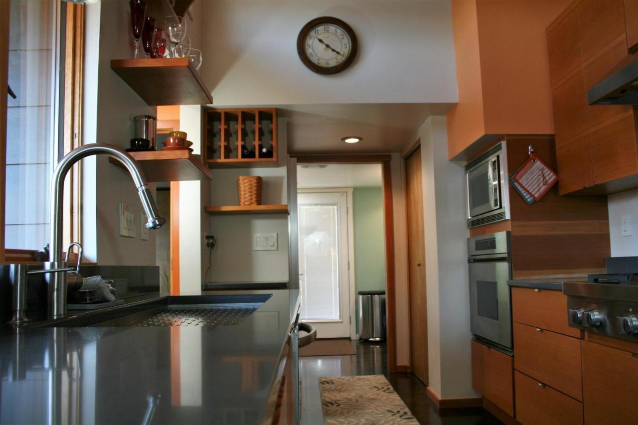 Holiday home Hilltop Hideaway, Pacific Northwest Charm & Luxury
