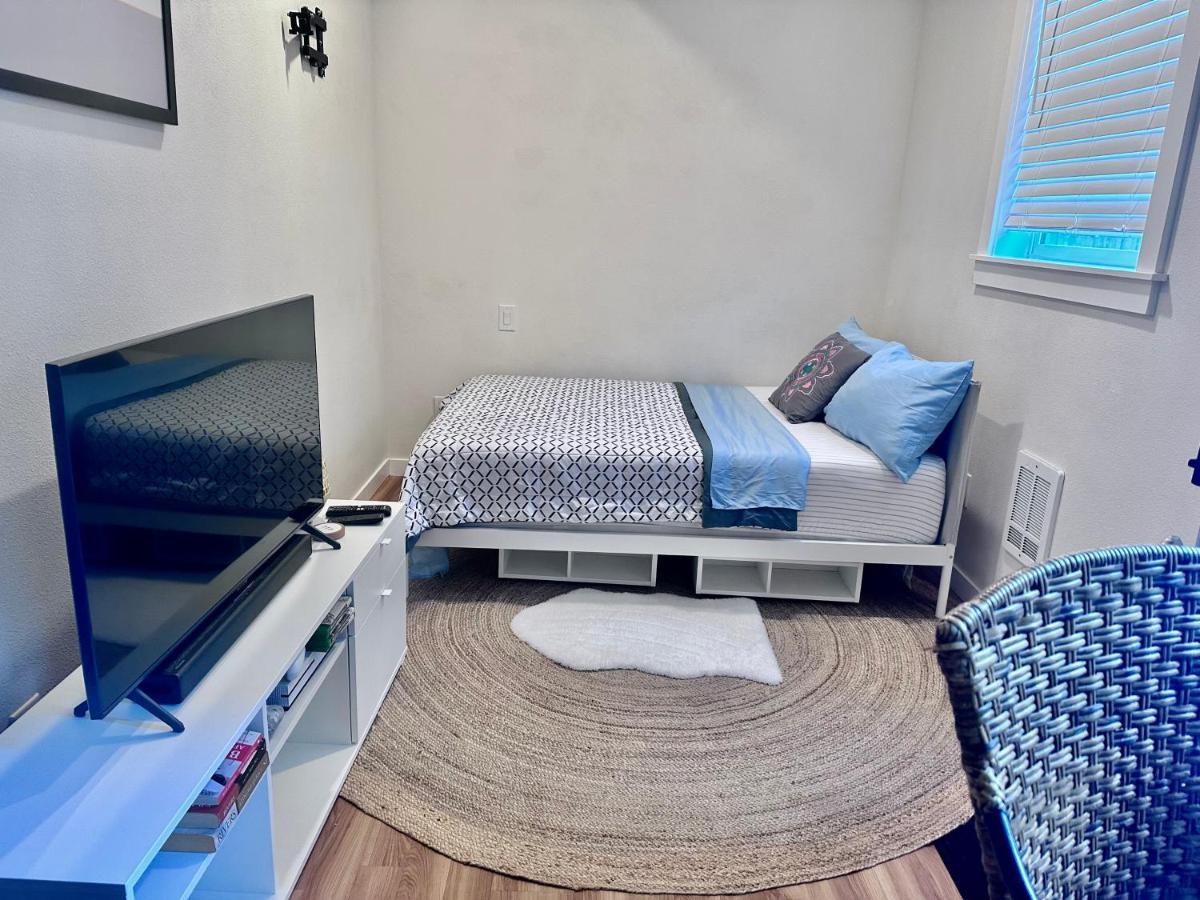 Cozy Studio North Apartment