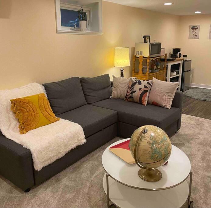 Sweet Beech St Retreat-basement *