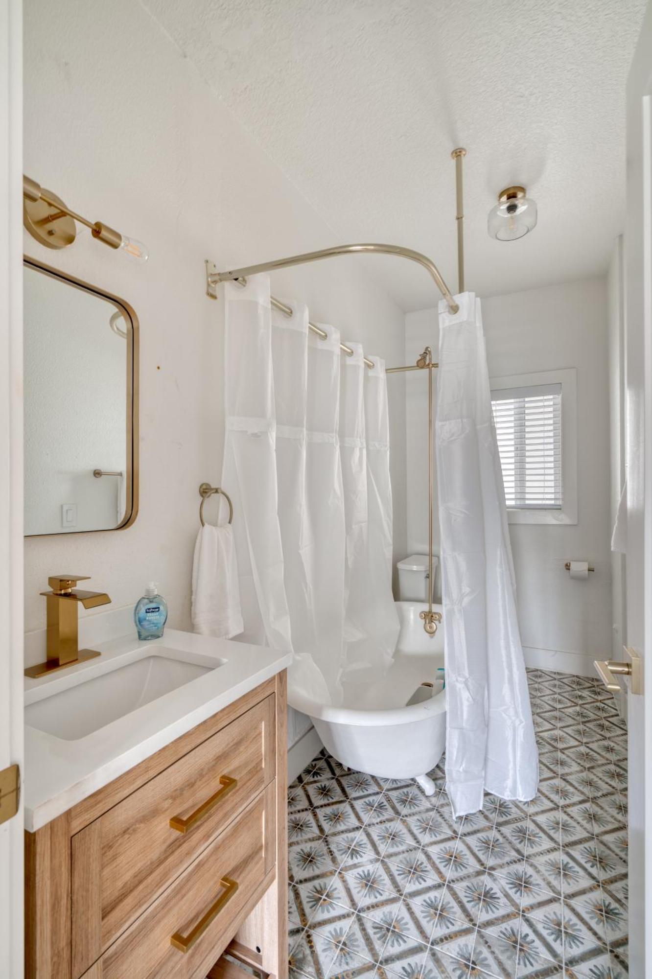 - Perfect Brooklyn 1 Bedroom Apartment *