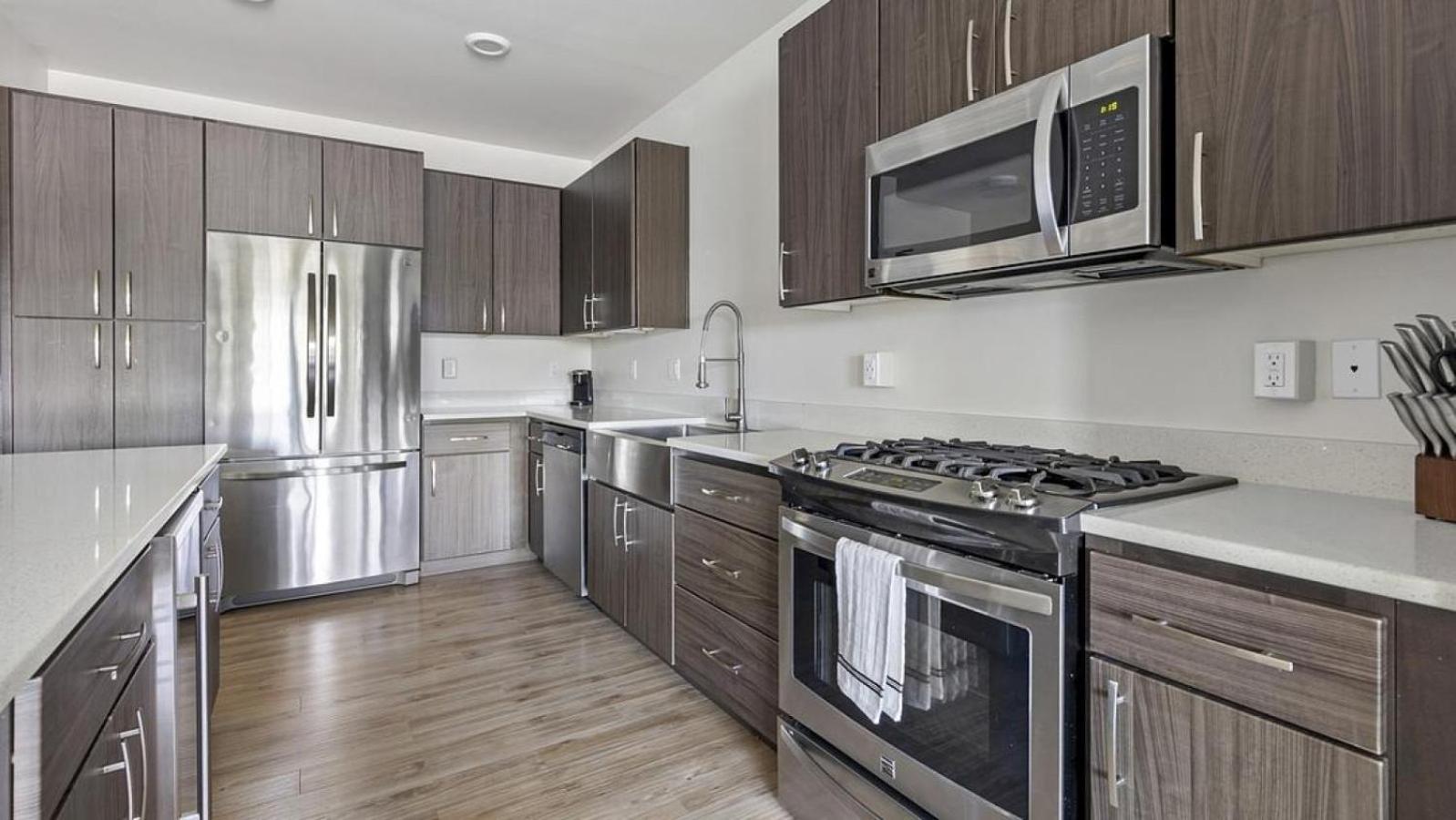 Landing At Yacht Harbor Club - 1 Bedroom In Hayden Island Neighborhood Network *
