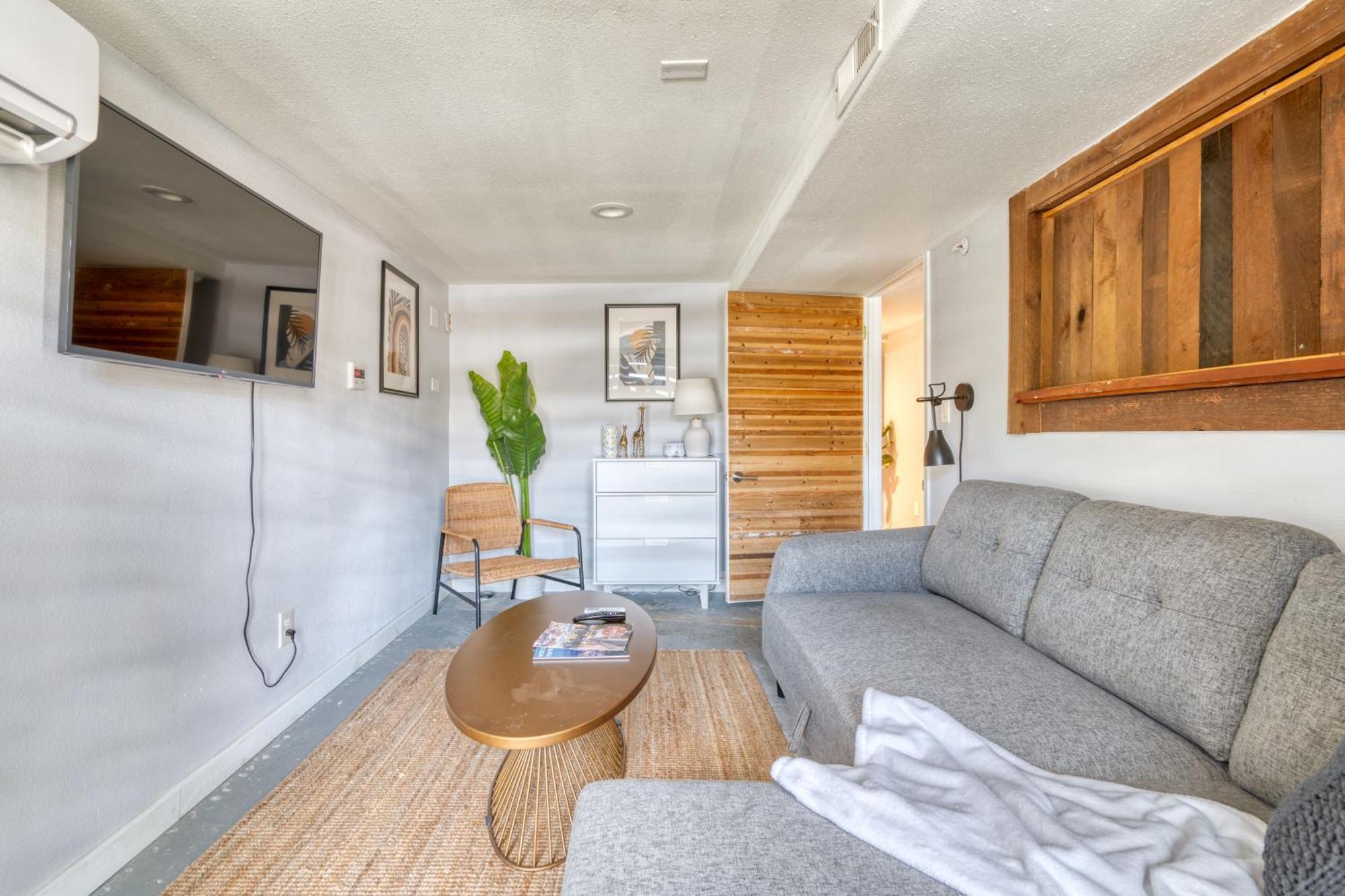 Holiday home Collection - Lovely Location, 4 Bedroom Pearl Apt, Sleeps 8 *