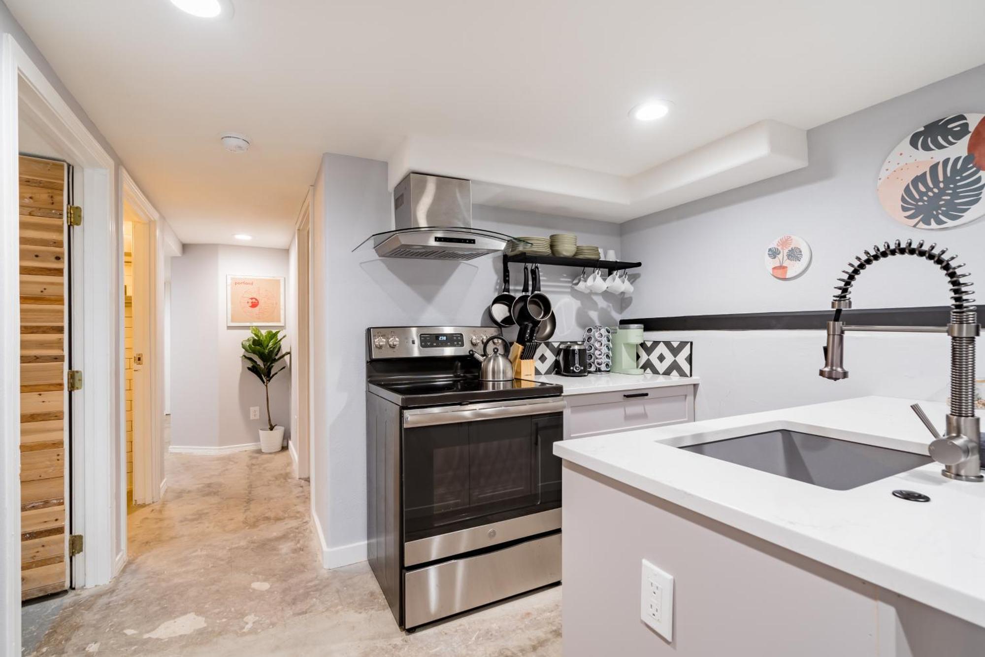 Holiday home Collection - Lovely Location, 4 Bedroom Pearl Apt, Sleeps 8 *