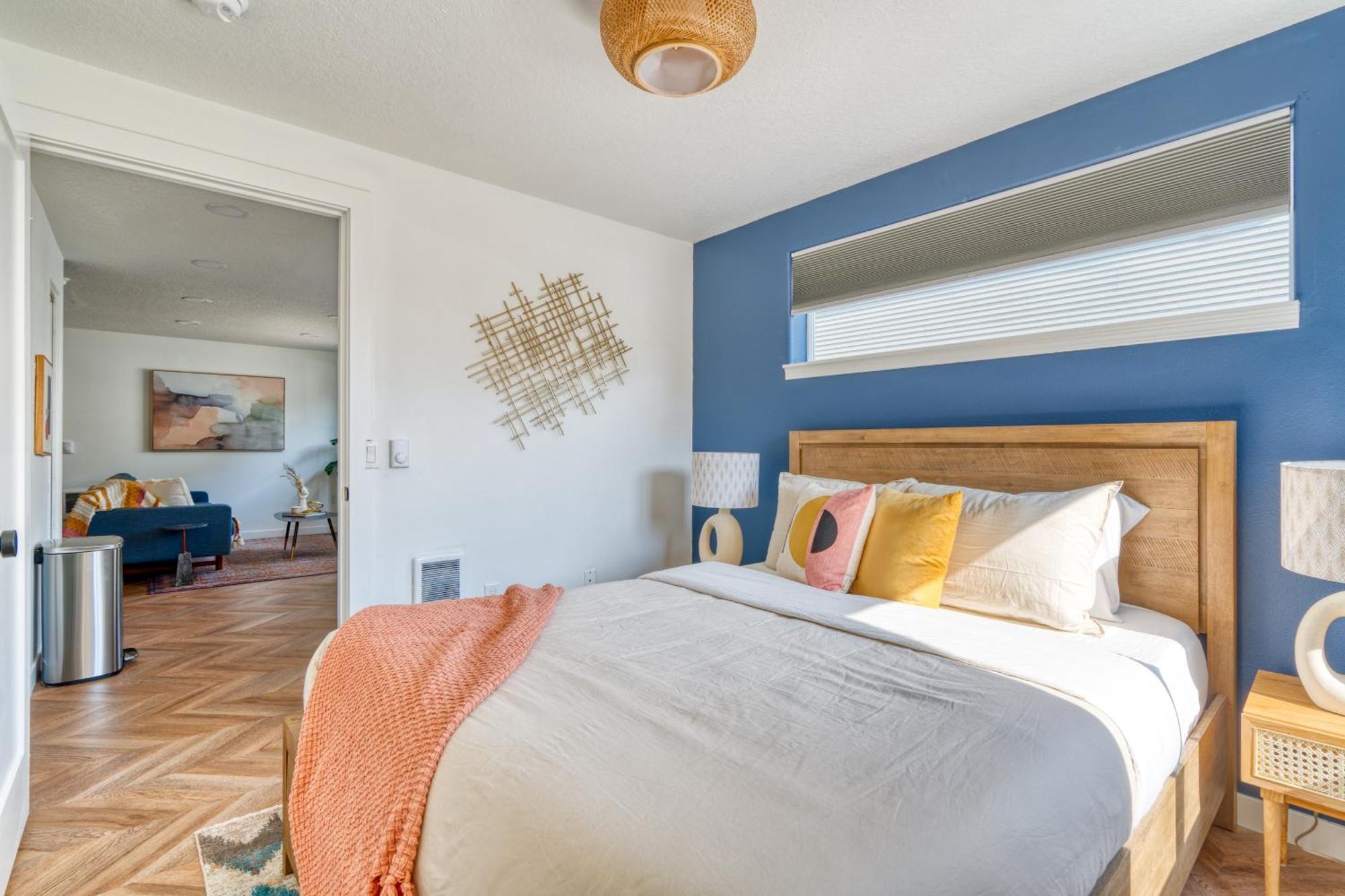- The Perfect Flat - Vintage Shops & Reed College Apartment Portland