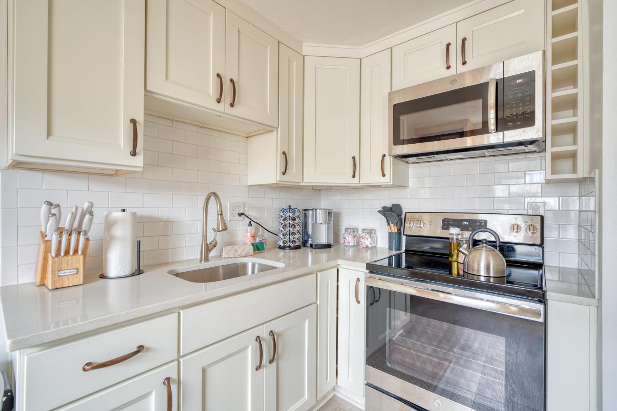 Holiday home - Mt Tabor Retreat - Local Eateries - Shops - Bars