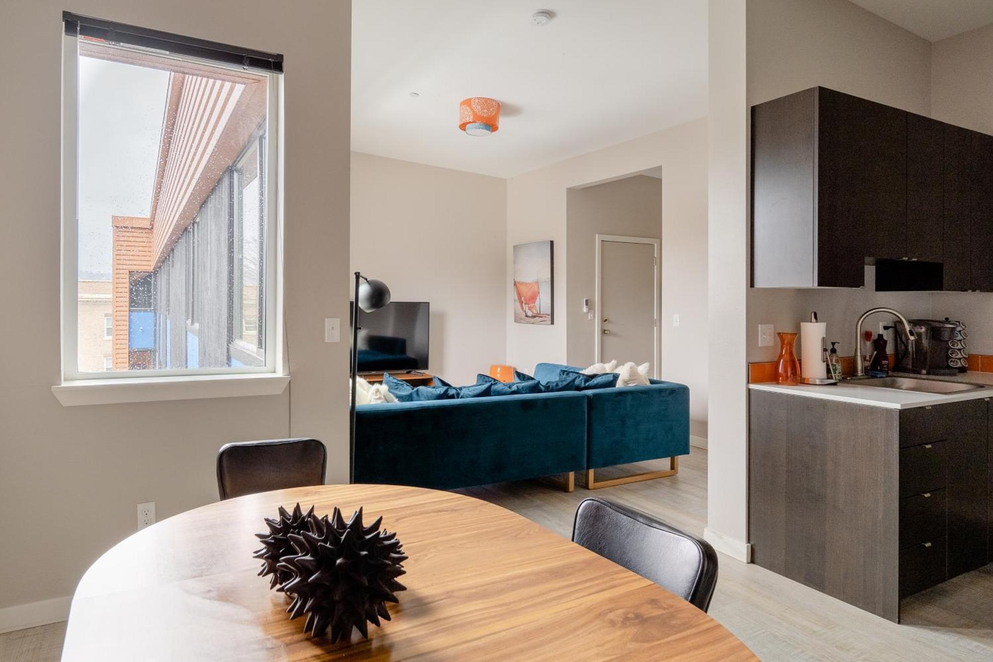 Retro Modern 2-bedroom With 90 Walkscore * Portland