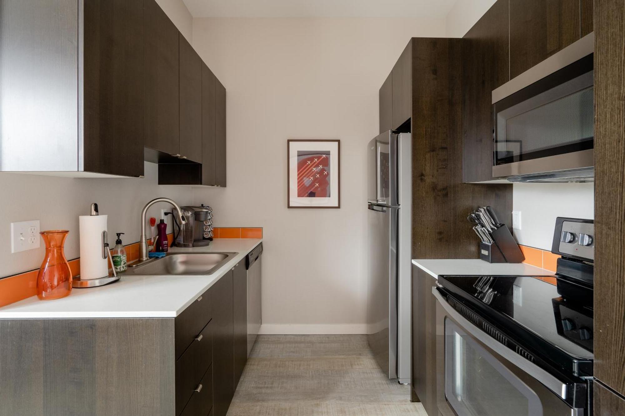 Retro Modern 2-bedroom With 90 Walkscore Portland