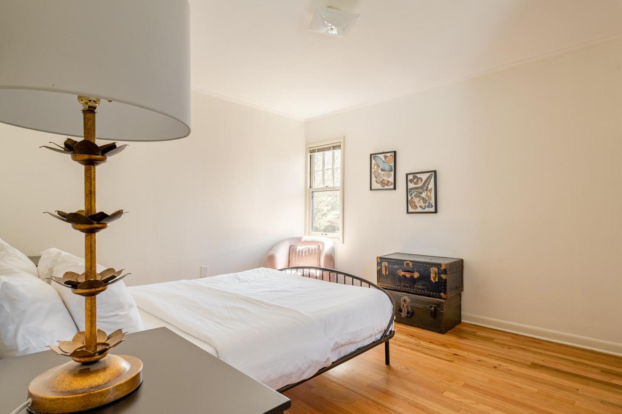 - 1923 Belmont House Of Antiques - Coffee & Brunch