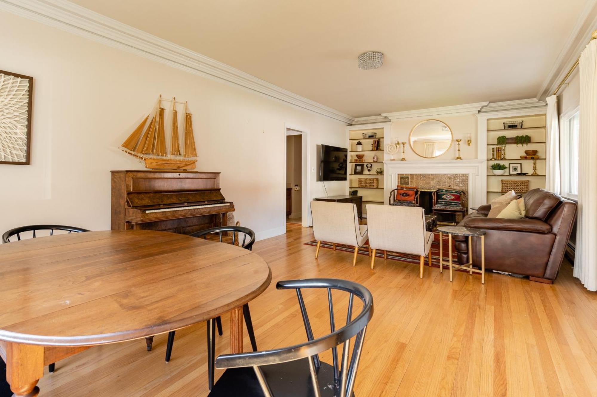 - 1923 Belmont House Of Antiques - Coffee & Brunch