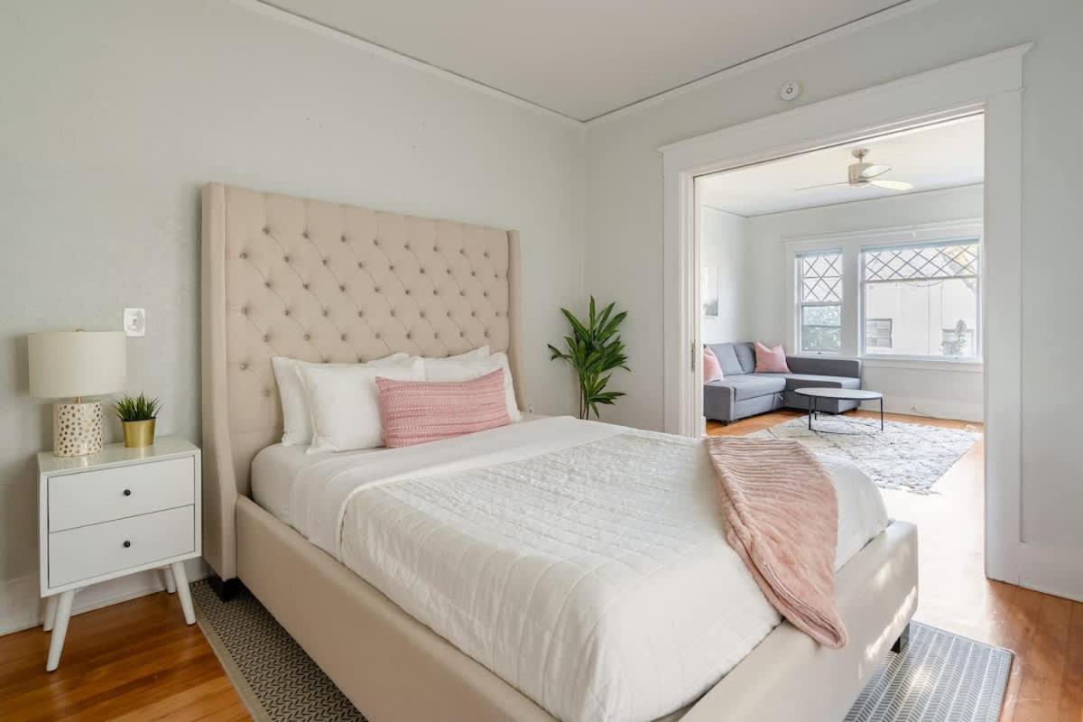 - Sunnyside Wonderland- Coffee Shops, Bars & Parks Apartment