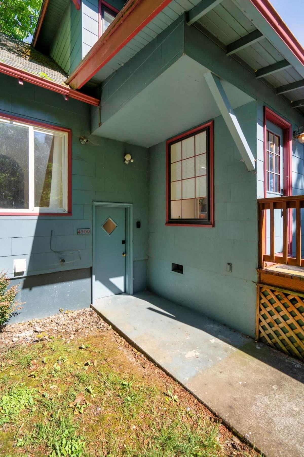 Apartment - Budget-friendly Basement Hideaway - 91 Walkscore *