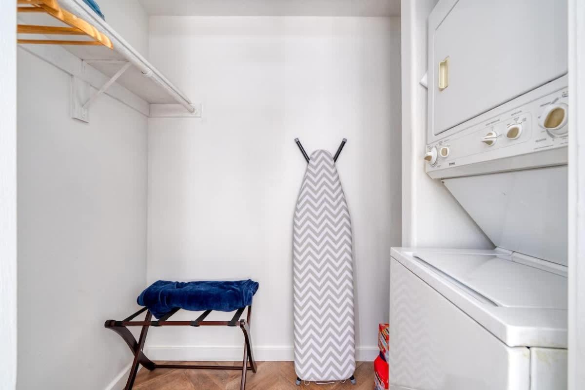 - The Perfect Flat - Vintage Shops & Reed College * Portland