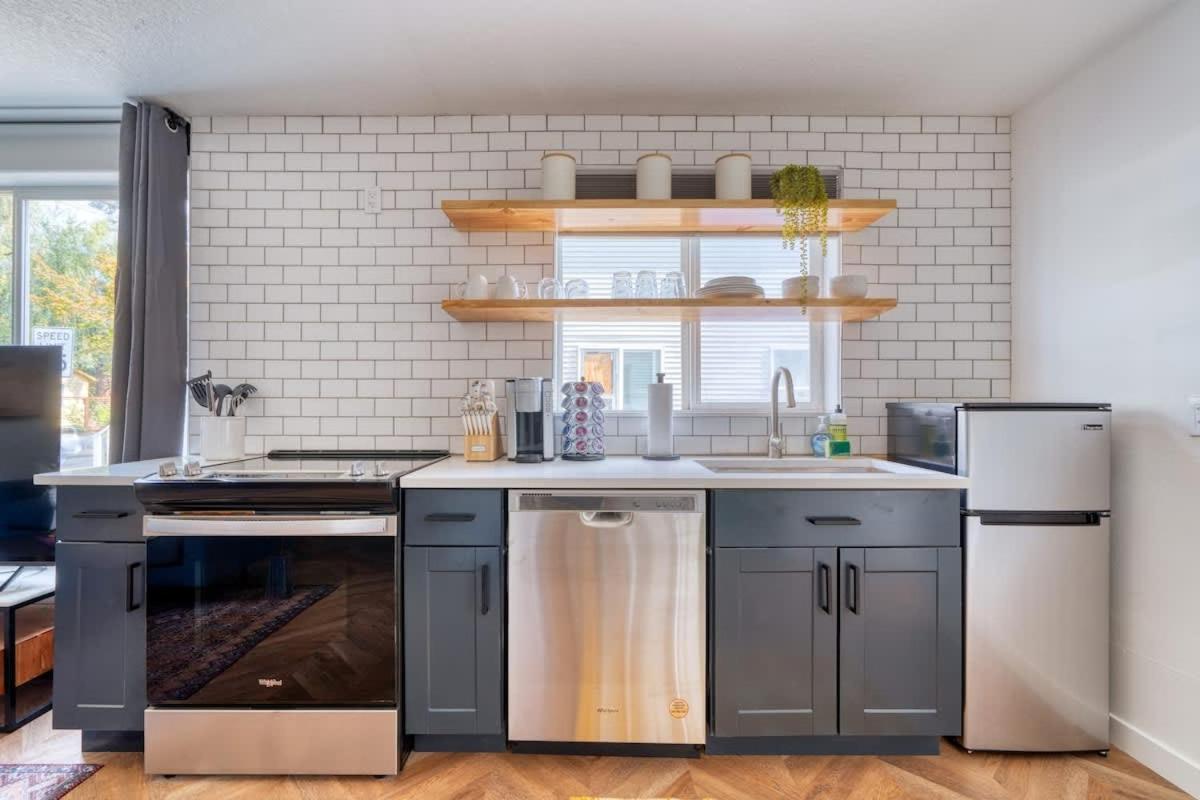 Apartment - The Perfect Flat - Vintage Shops & Reed College