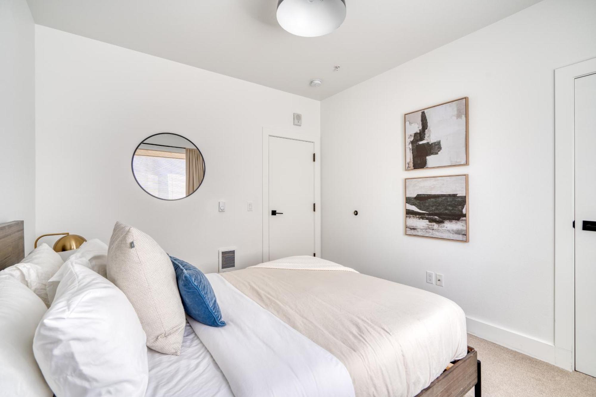 - Stylish Luxe N Williams & Alberta Districts Apartment *