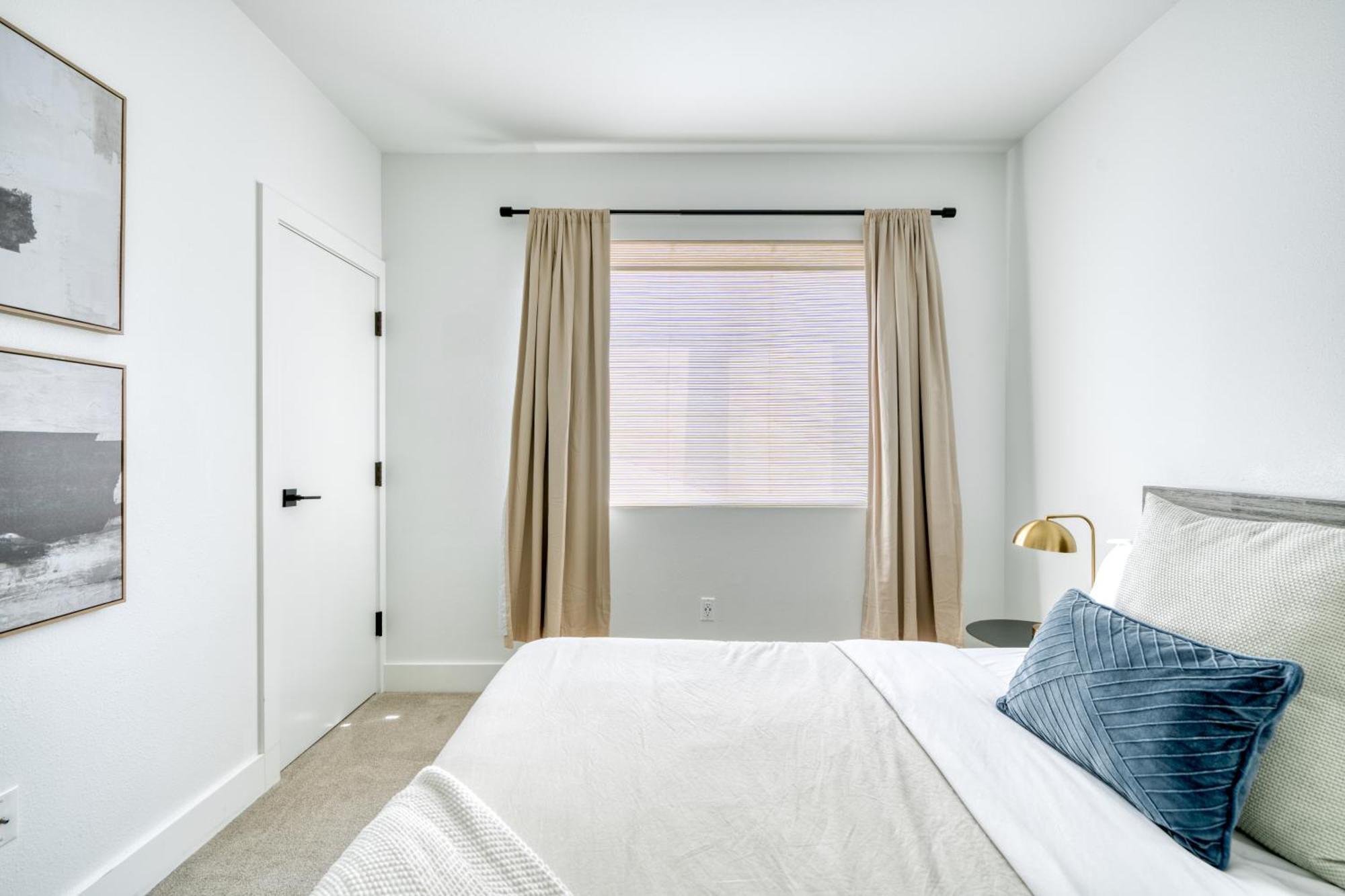 Apartment - Stylish Luxe N Williams & Alberta Districts