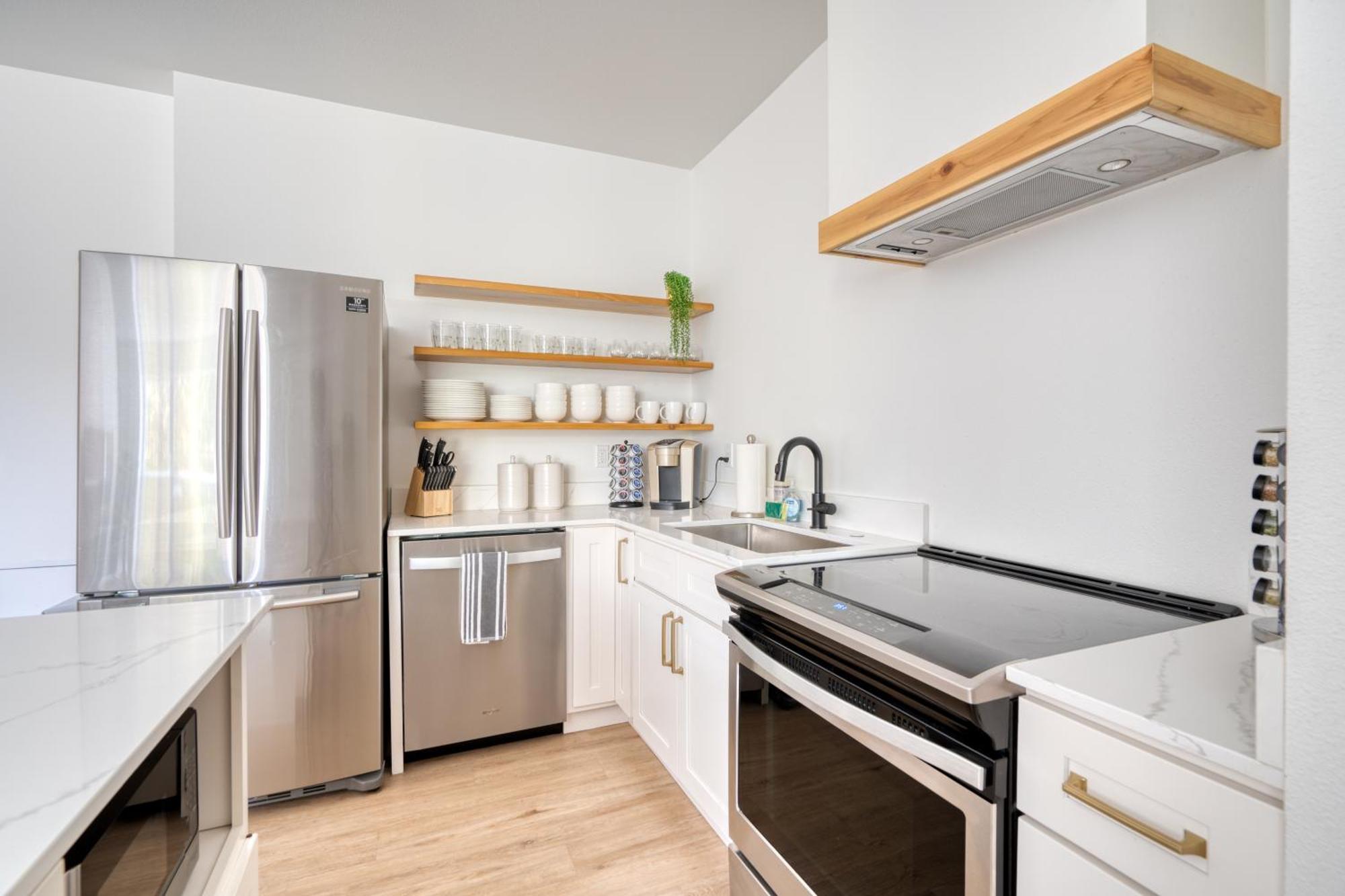 Apartment - Stylish Luxe N Williams & Alberta Districts