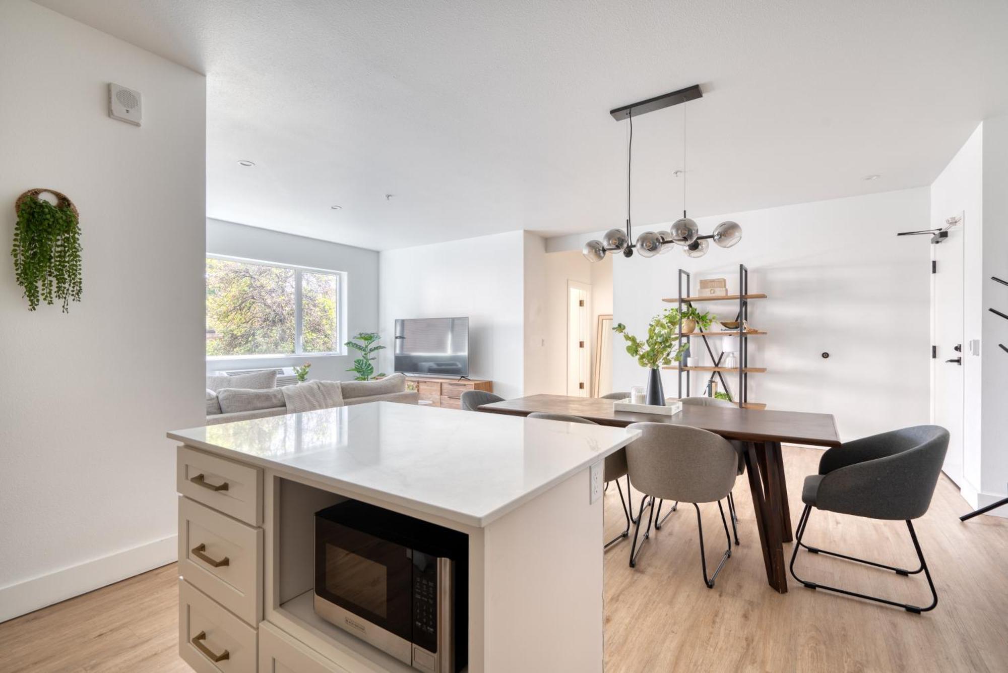 Apartment - Stylish Luxe N Williams & Alberta Districts *