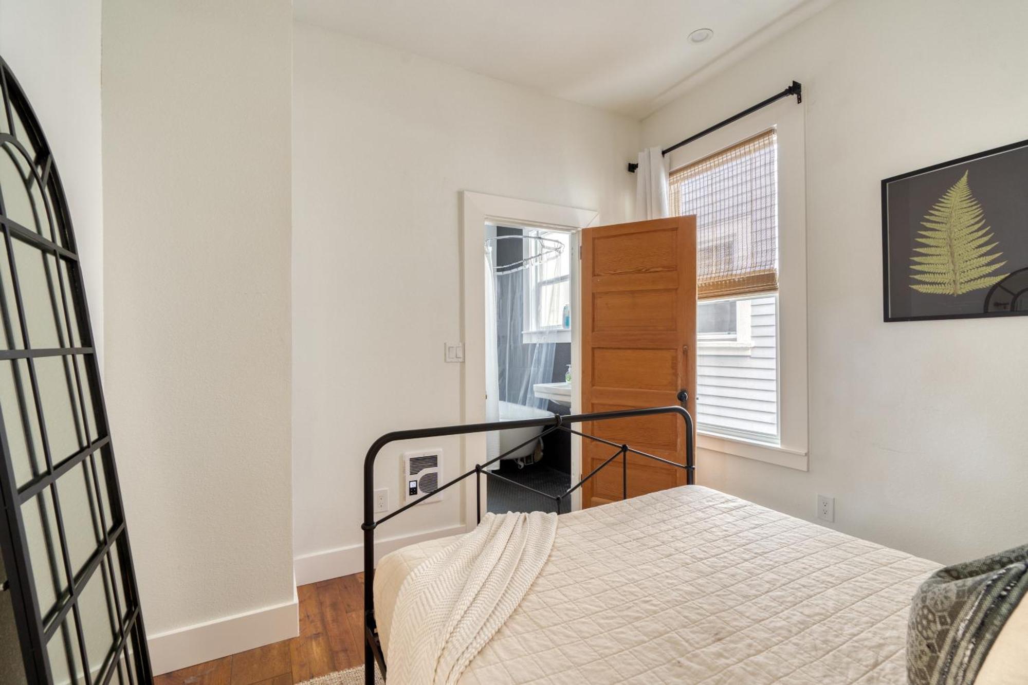 - The Etourdissante - Forest Park & Local Eats Apartment Portland