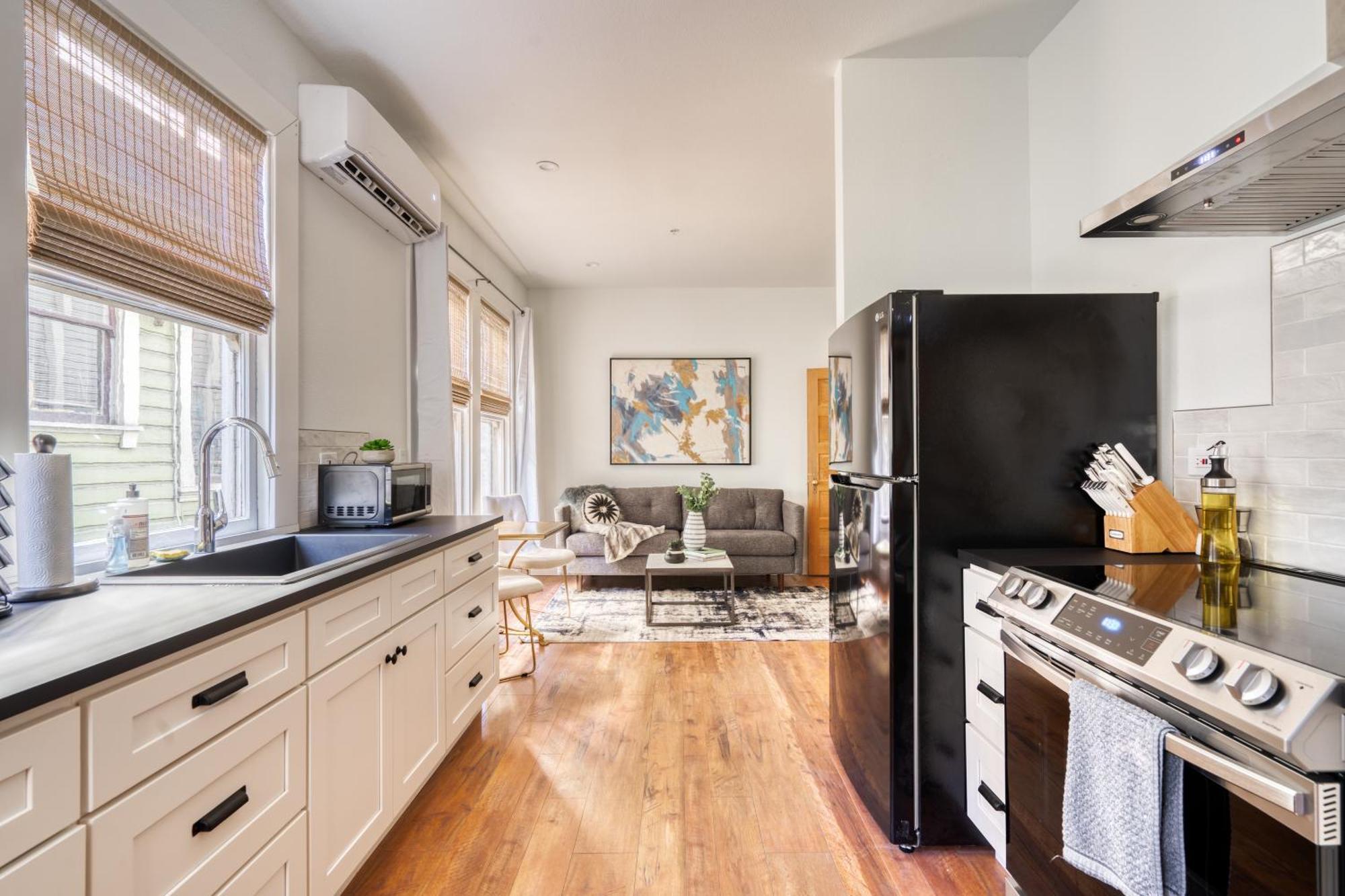 - The Etourdissante - Forest Park & Local Eats Apartment Portland