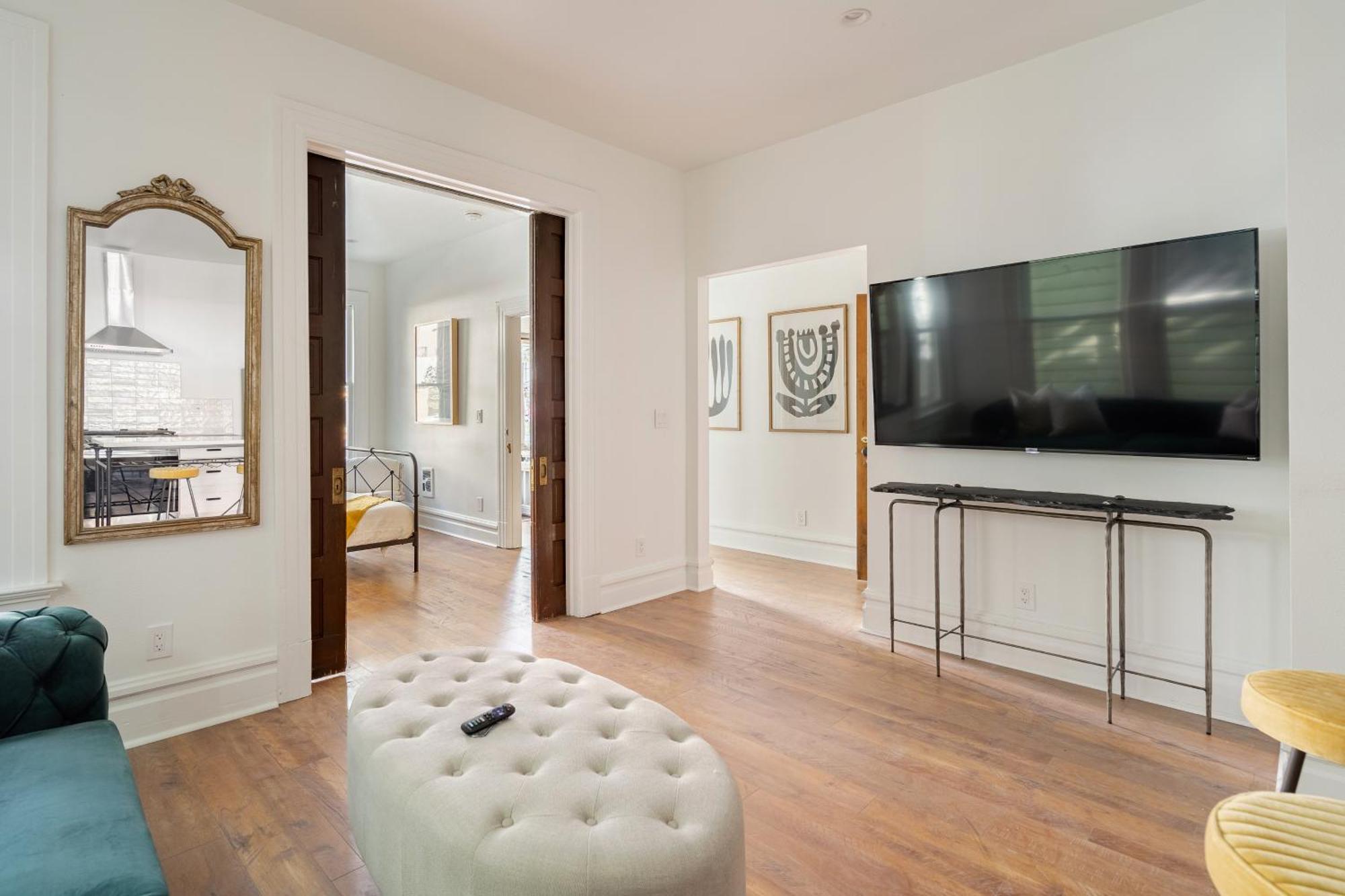 - The Retrouvailles Suite- Espresso & Craft Brews Apartment
