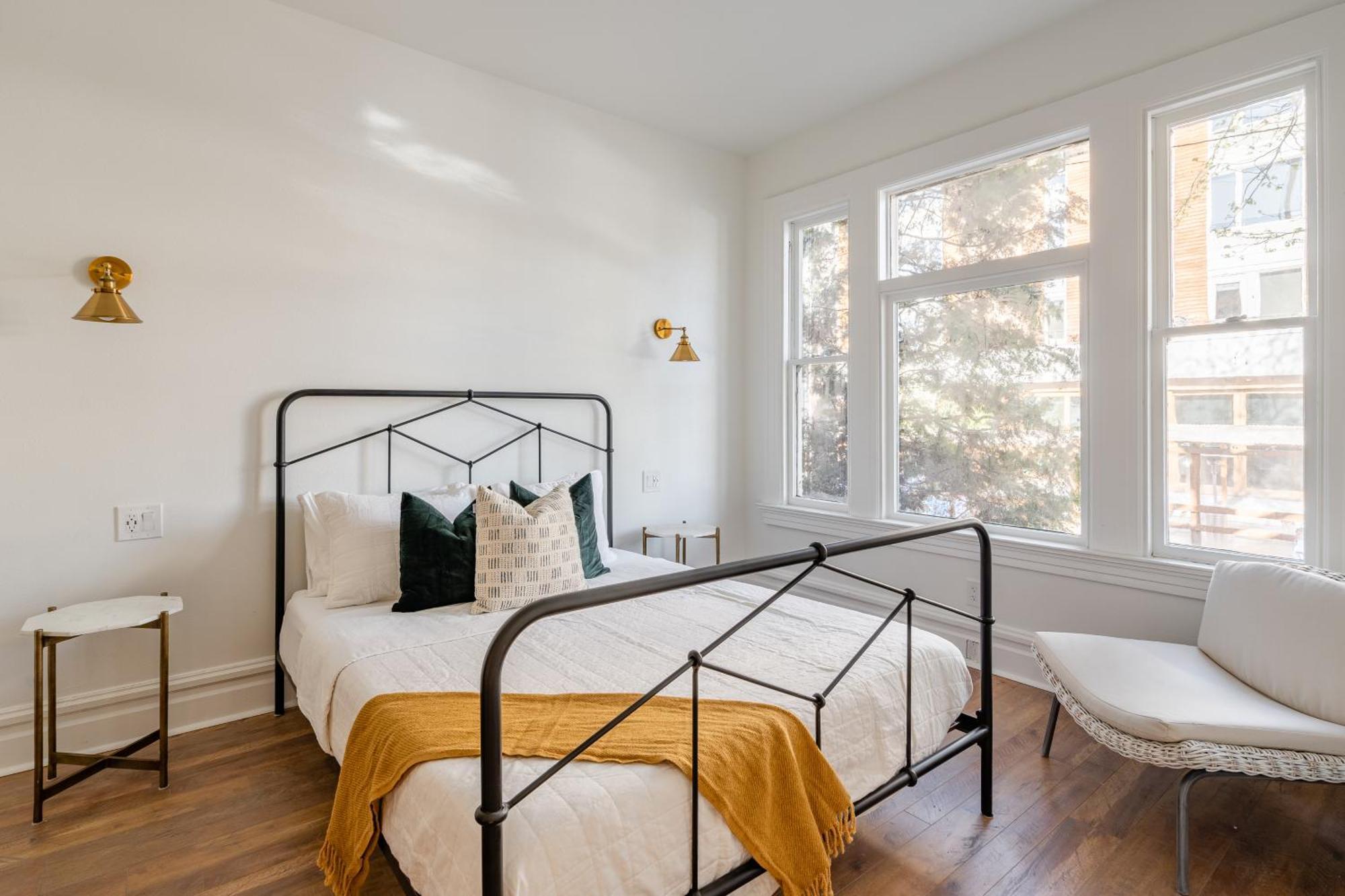 Apartment - The Retrouvailles Suite- Espresso & Craft Brews *