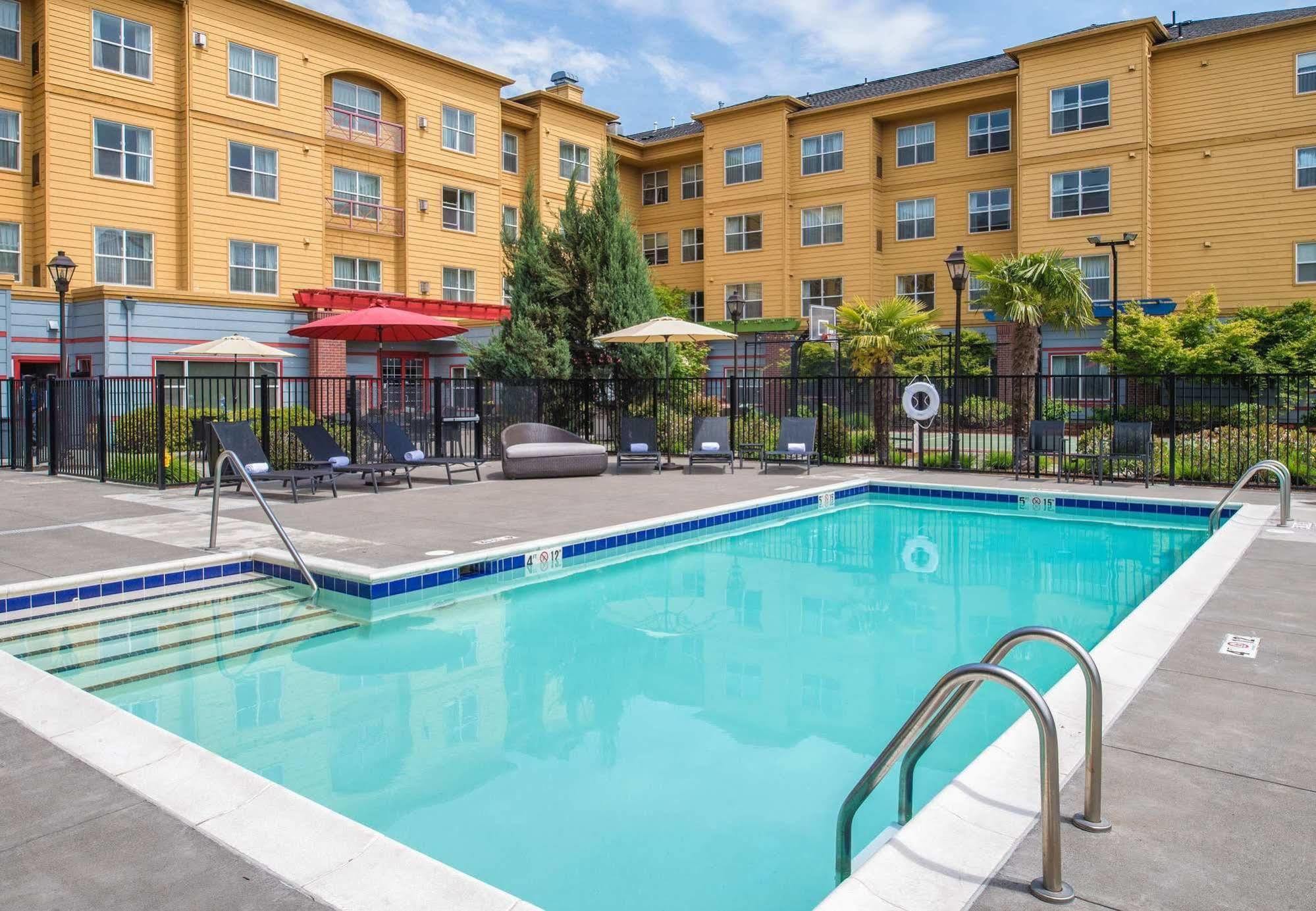 Hotel By Marriott North 3*