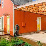 Portland Urban Lodge, Quiet, Walkable, Near