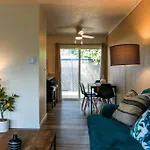 Charming Entire House + Parking