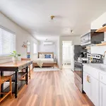 Stay Portland Collection - Amazing Giant Studio In Brooklyn
