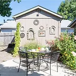 Mbs Guest House In Portland Oregon