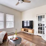 Stay Portland - Mt Tabor Retreat - Local Eateries - Shops - Bars
