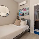 Sunny Studio Apartment - Food Carts, Coffee & Bars