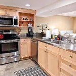 Stay Portland Collection - Private Underground Getaway - 92 Walkscore
