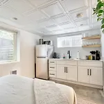 Stay Portland Collection - Budget-Friendly Basement Hideaway - 91 Walkscore