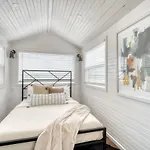Stay Portland - Noir-Emerald Modern Tinylux In Portland
