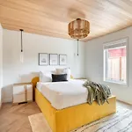 Alberta Arts District Hideaway- Stylish Townhome