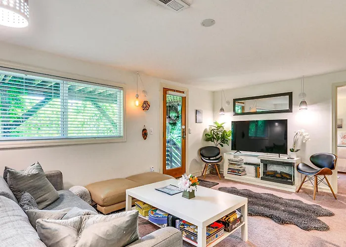 Lush Portland Flat With Fire Pit, 4 Mi To Dtwn!