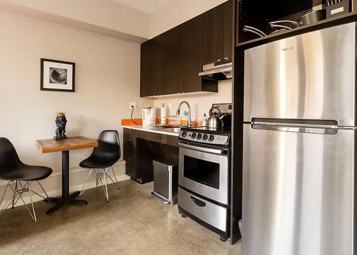 Bright Studio Apartment - Food Carts & Local Shops