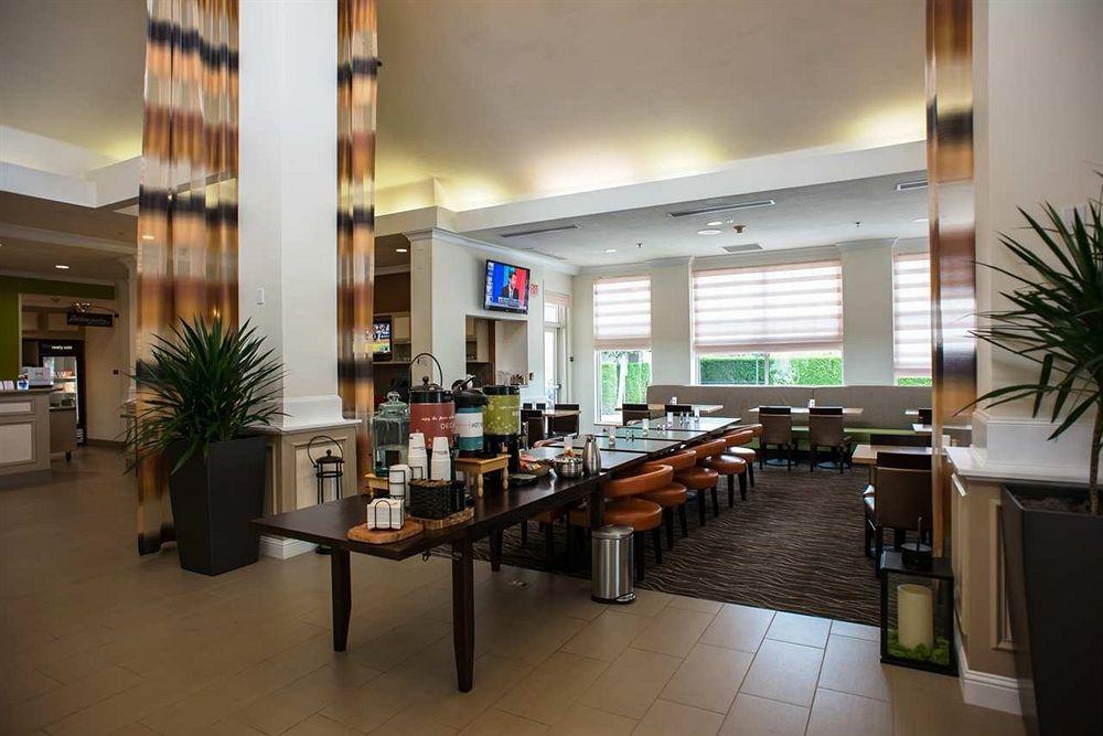 Hilton Garden Airport 3*